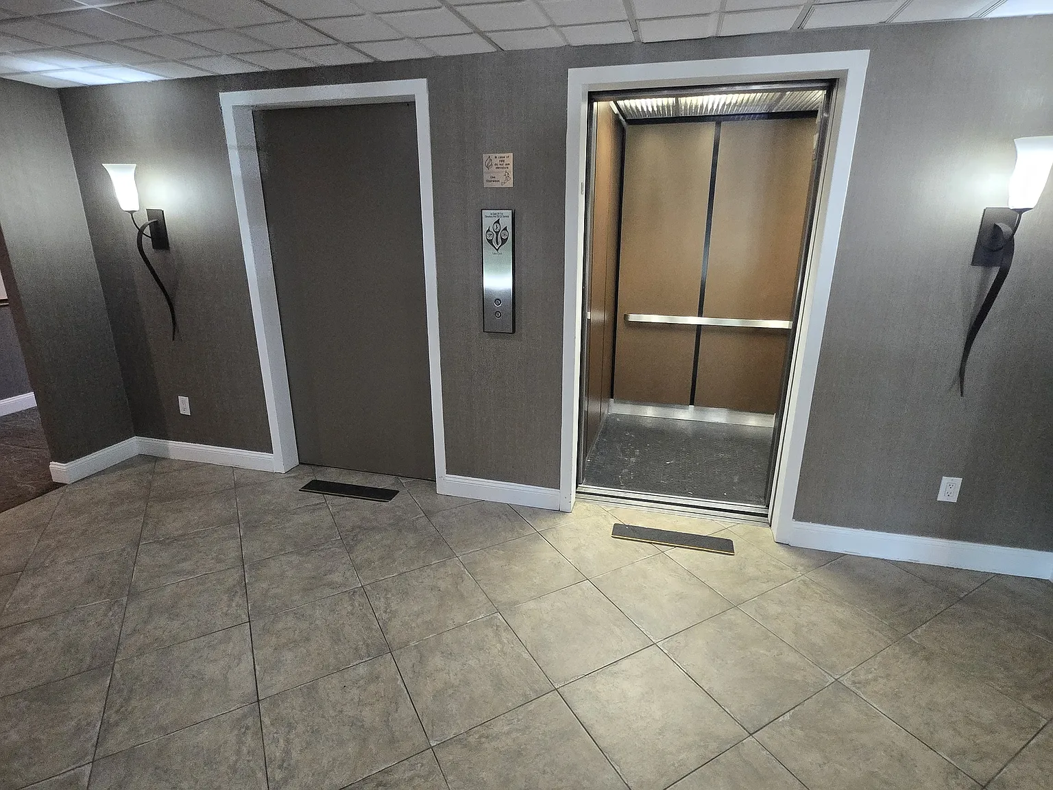 2 bed, 808 sqft, $1,800 — Photo 2