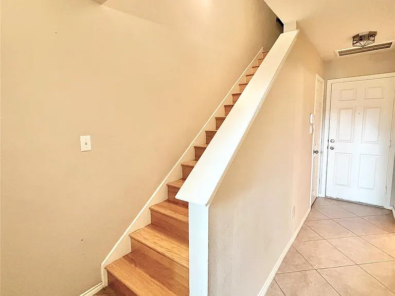 1828 Wheeler St — Photo 6