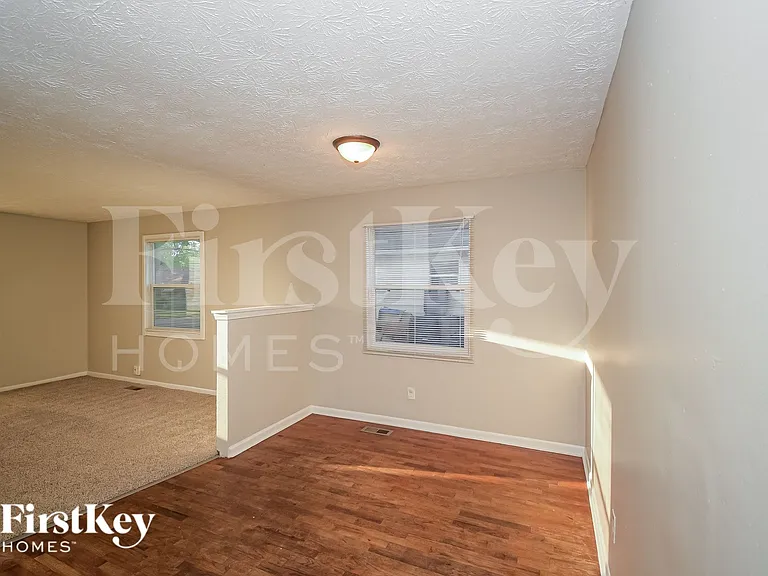 4601 N Richardt Ave — Photo 5