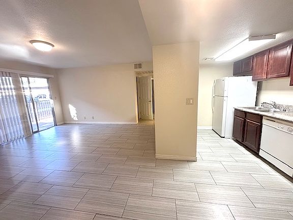 5th image of 4990 River Glen Dr