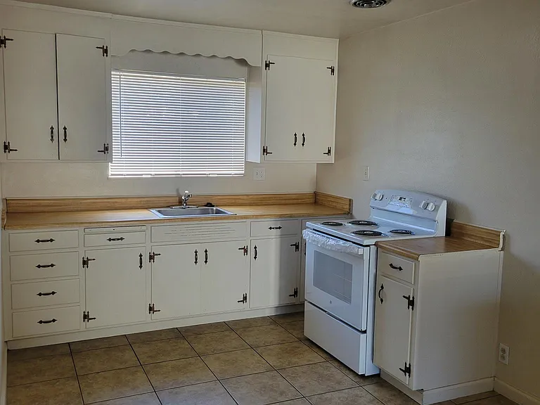 750 S Union Rd — Photo 4