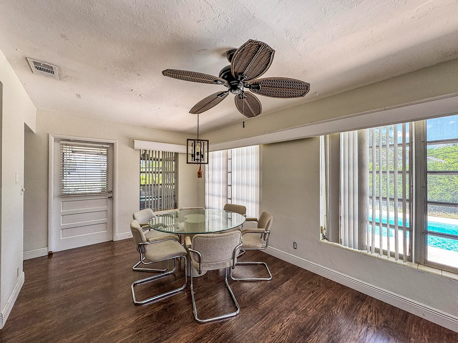 3 bed, 2.0 bath, 1505 sqft, $3,500 — Photo 4