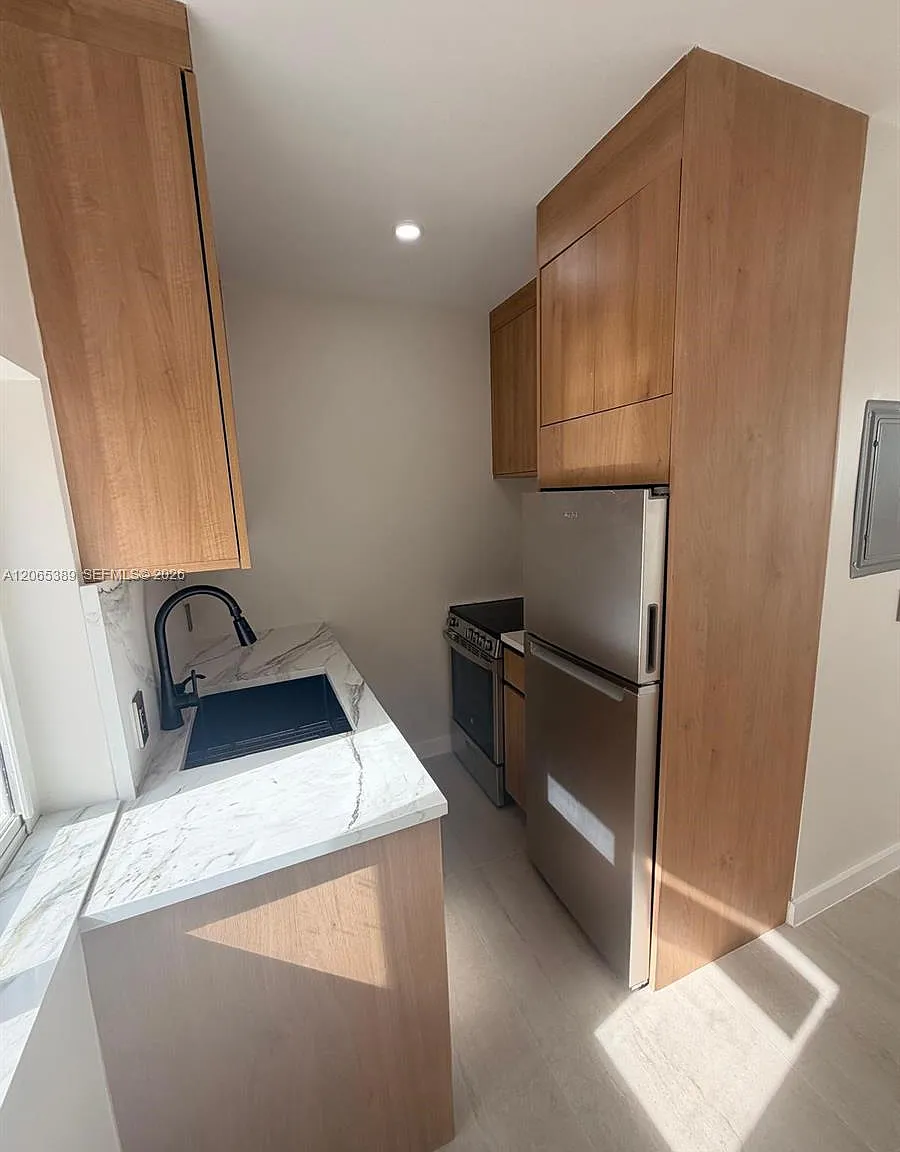 Beacon Manor — Photo 1