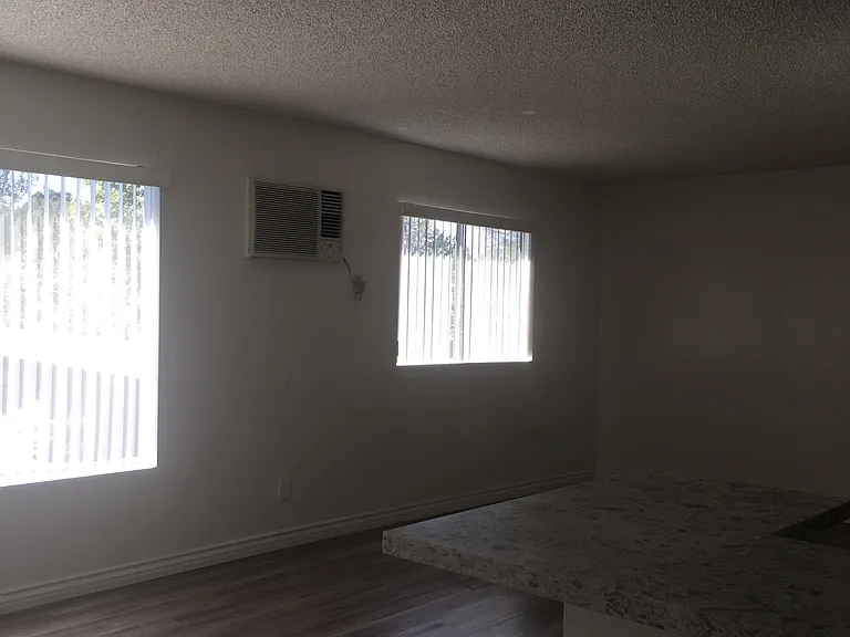Tarzana Apartments — Photo 15