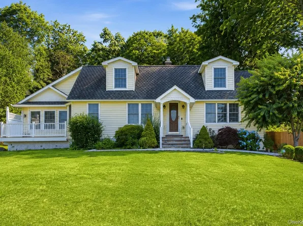12 Leeside Road, Carmel, NY 10512