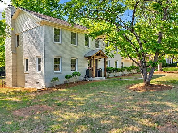 2nd image of 510 Asbury Cir