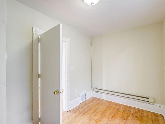 5th image of 657 Bedford St #2
