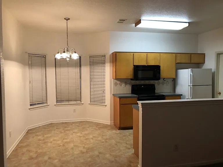506 Jorgette Dr — Photo 2