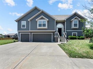 902 N Ash St, Kearney, MO 64060