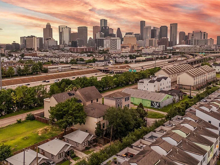 2808 Saint Emanuel St — Photo 25