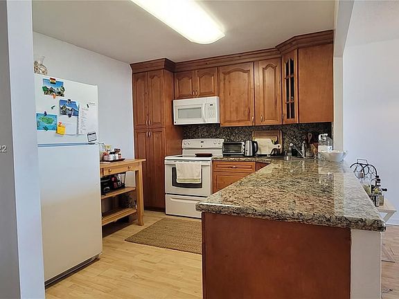 5th image of 2780 NE 183rd St APT 1205