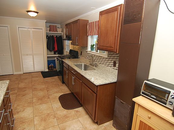 5th image of 156 W Shore Ave