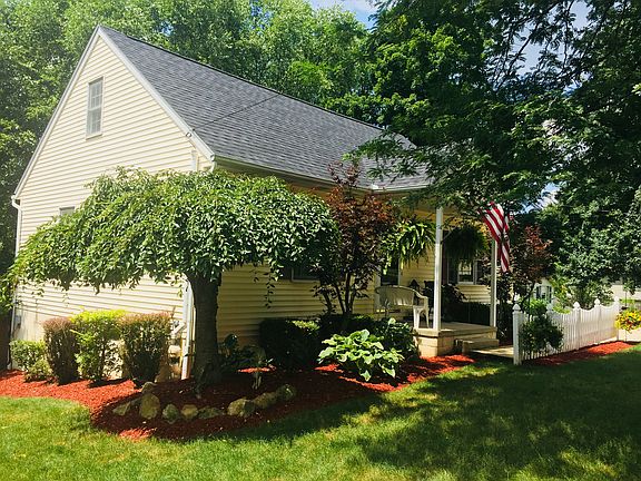 3rd image of 147 Hunter Ave