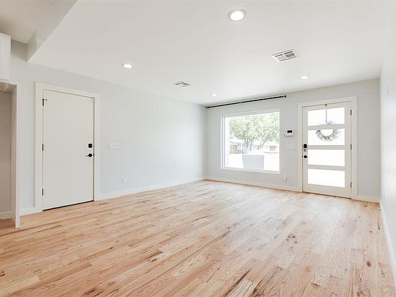 5th image of 9613 Greystone Ave