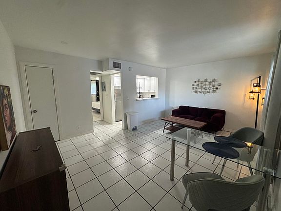 2nd image of 811 SE 16th St APT 206