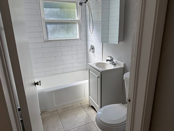 4th image of 3302 N Harlem Ave Unit 204