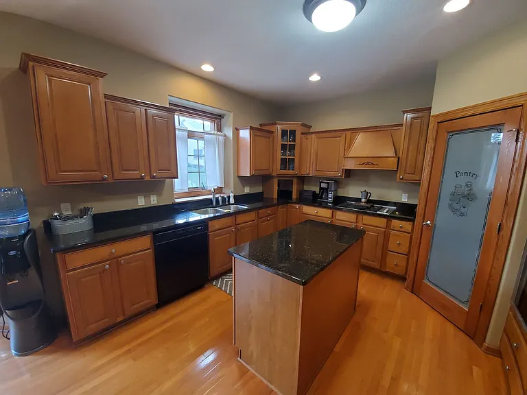 W150N7229 Paseo Ln — Photo 12