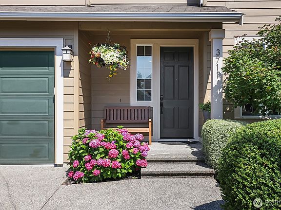 2nd image of 3711 Santis Loop SE