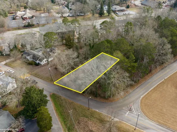 176 W Llewellyn St, Clarkesville, GA 30523