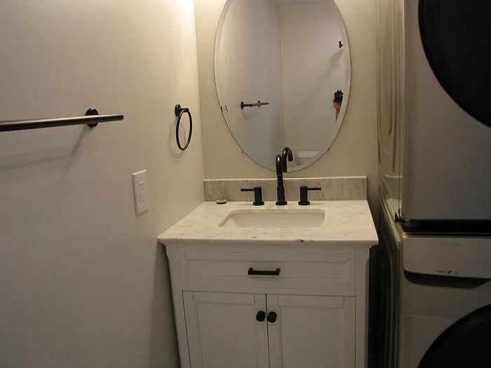 220 Elizabeth St — Photo 14
