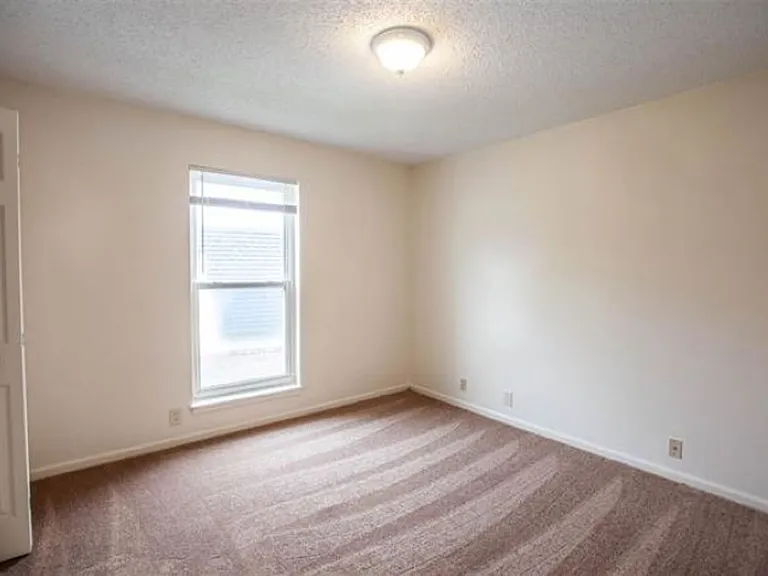 701 Dondee Dr #10 — Photo 8
