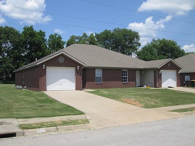 1st image of 833 Meadowlands Dr