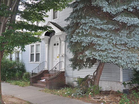 3rd image of 70 Richmond St