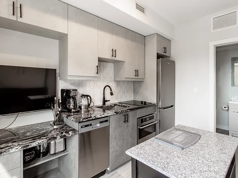 92 Hinton Ave N #618 — Photo 9