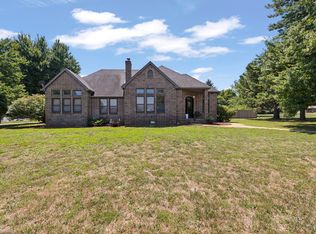 1302 E 13th St, Mountain Grove, MO 65711