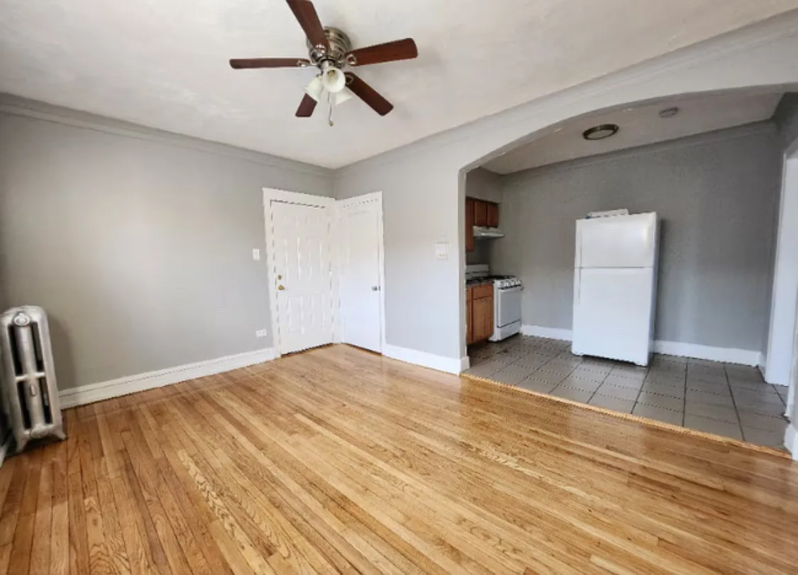 9453 S Loomis St — Photo 2