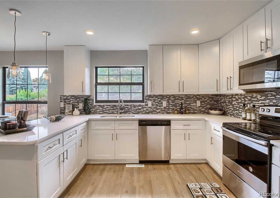 2nd image of 3010 S Roslyn St
