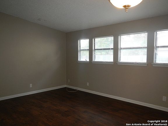 4th image of 515 Bexar Dr