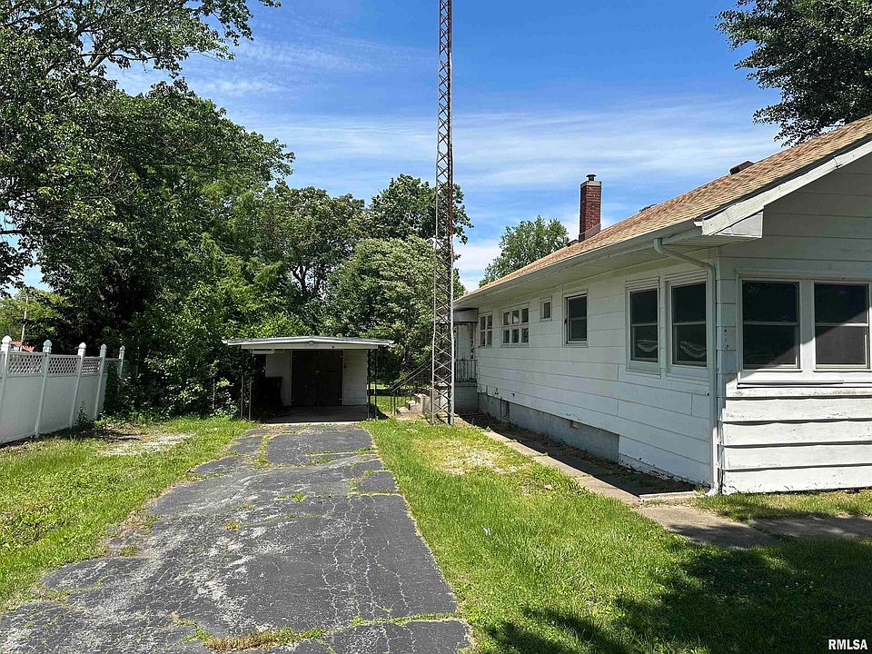 205 S Main St, Zeigler, IL 62999 Zillow