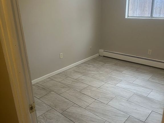 4th image of 226 Vine Ave APT 2