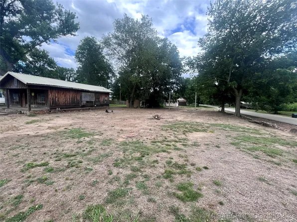809 W Ragan St, Henryetta, OK 74437