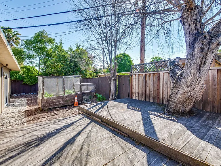485 Emmons Dr — Photo 48