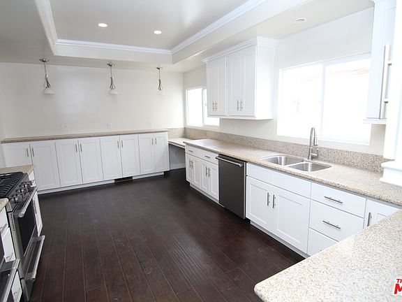 3rd image of 1827 S Wilton Pl
