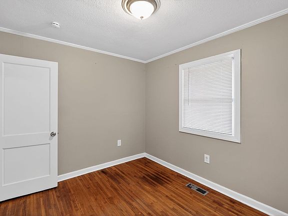 5th image of 410 W 51st St
