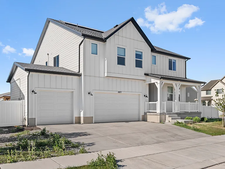 1877 E Chukar Dr — Photo 2