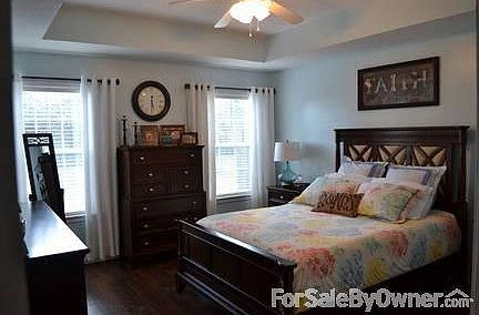 Master Bedroom
						:
						Beautiful and bright!
