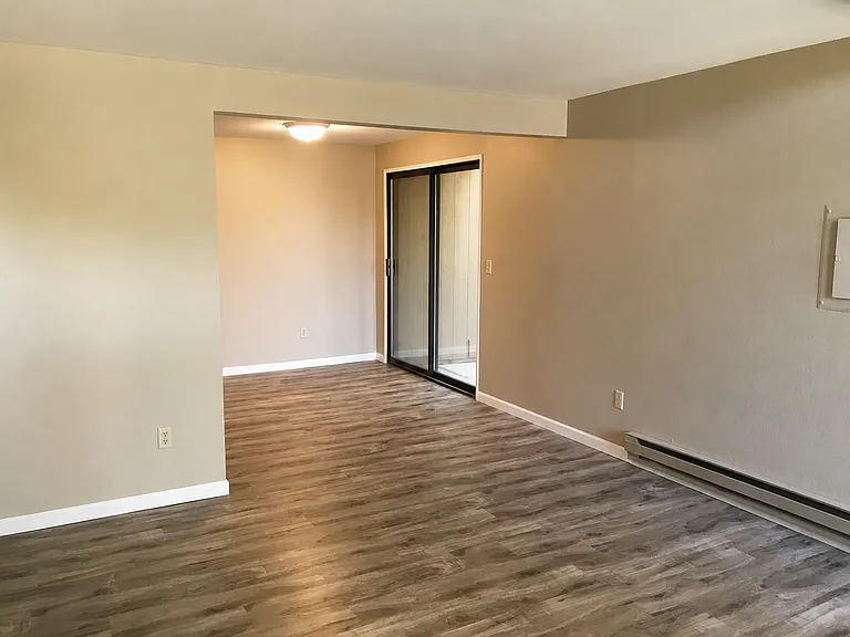 233 NE Damson Pl #3 — Photo 2