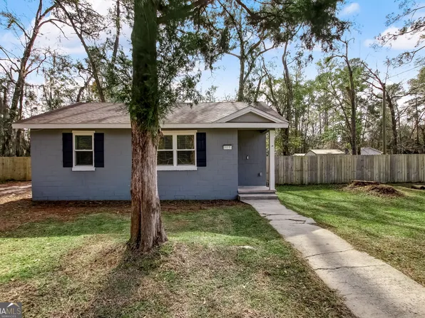 203 E 10th St, Woodbine, GA 31569