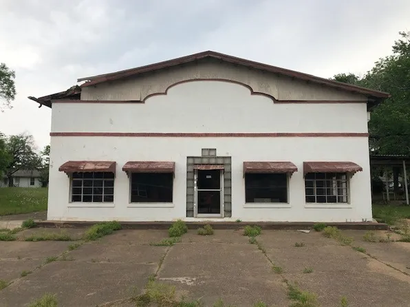 812 W 7th St, Bonham, TX 75418