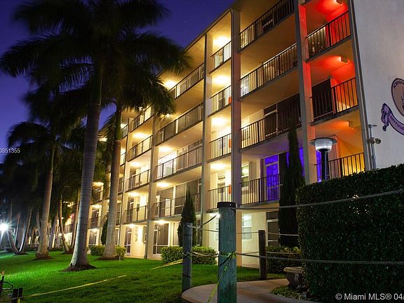 2nd image of 109 Paradise Harbour Blvd APT 303