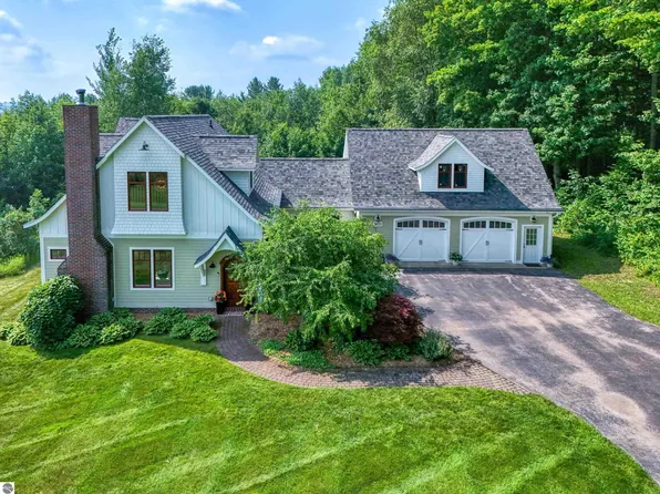 7433 Tobeco Creek Dr, Williamsburg, MI 49690