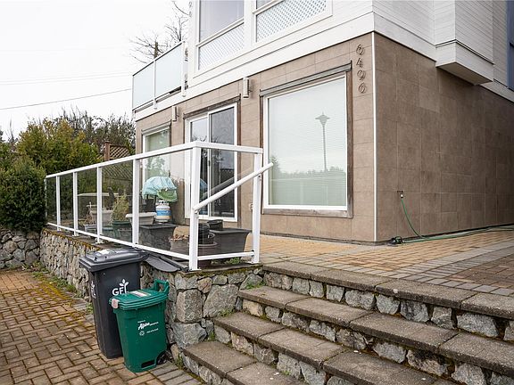 3rd image of 6496 Lanark Rd