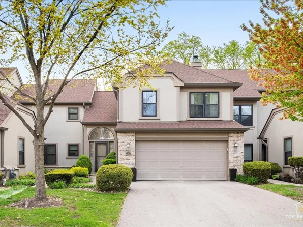 28 Ascot Cir, Schaumburg, IL 60194