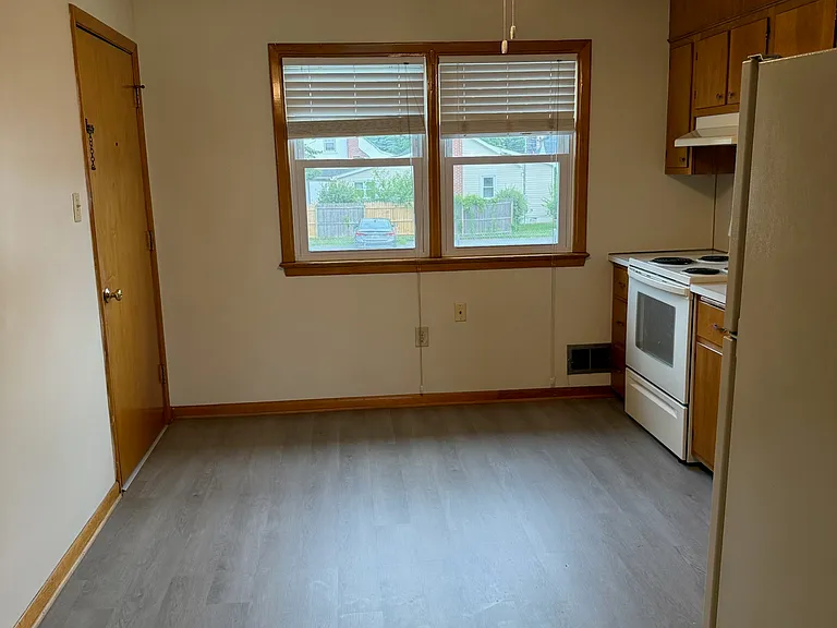 338 S Jefferson St — Photo 4