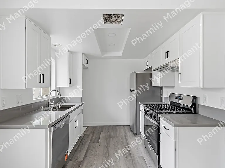 4533 Ellis Ln #B — Photo 4