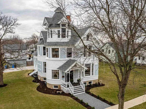 902 1st Ctr, Brodhead, WI 53520